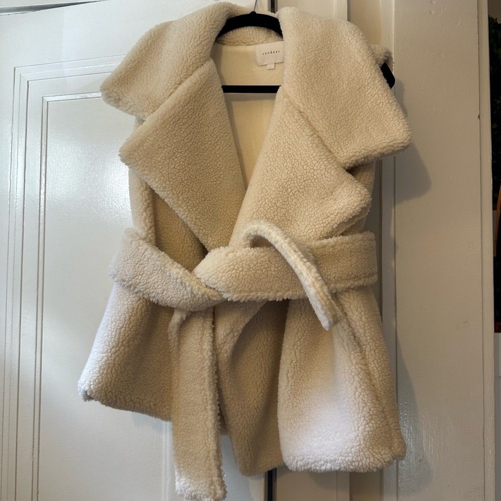 Sundays Sherpa Vest size 1, removable belt